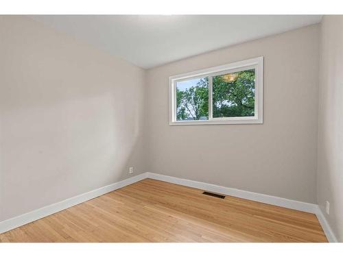 1953 Cottonwood Crescent, Calgary, AB - Indoor Photo Showing Other Room