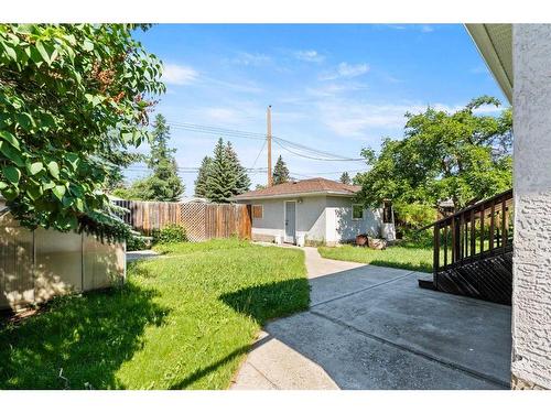 1953 Cottonwood Crescent, Calgary, AB - Outdoor