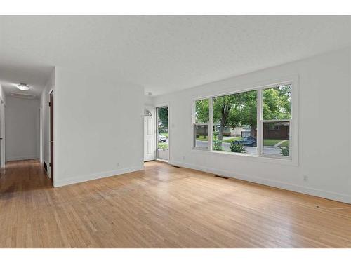 1953 Cottonwood Crescent Se, Calgary, AB - Indoor Photo Showing Other Room