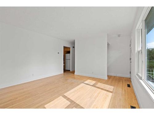 1953 Cottonwood Crescent, Calgary, AB - Indoor Photo Showing Other Room