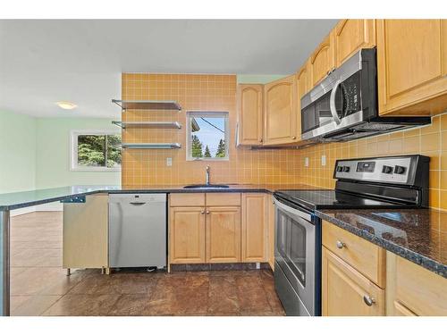 1953 Cottonwood Crescent, Calgary, AB - Indoor Photo Showing Kitchen