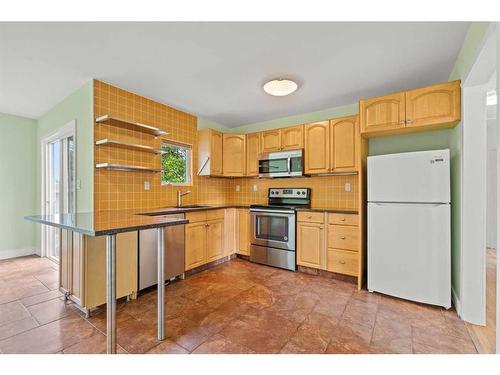 1953 Cottonwood Crescent, Calgary, AB - Indoor Photo Showing Kitchen