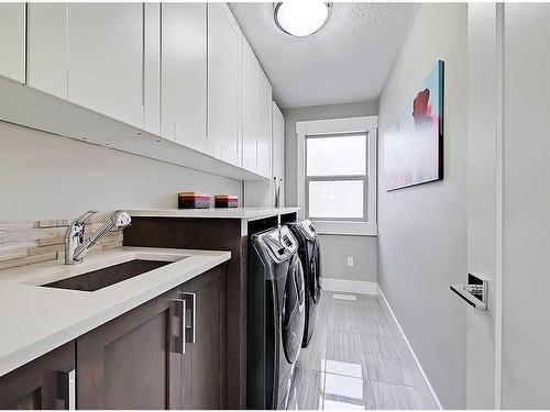 2515 3 Avenue Nw, Calgary, AB - Indoor Photo Showing Laundry Room