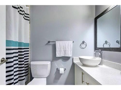 706-9930 Bonaventure Drive Se, Calgary, AB - Indoor Photo Showing Bathroom