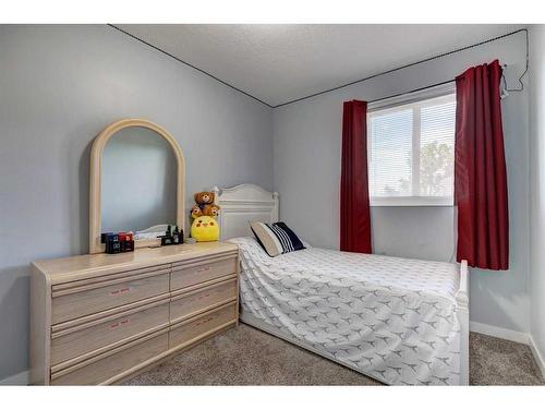 706-9930 Bonaventure Drive Se, Calgary, AB - Indoor Photo Showing Bedroom