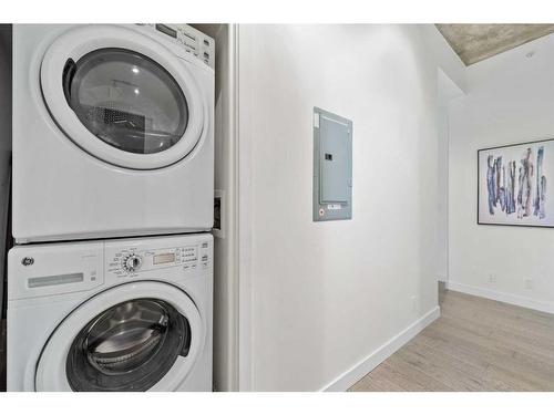 1106-1010 6 Street Sw, Calgary, AB - Indoor Photo Showing Laundry Room