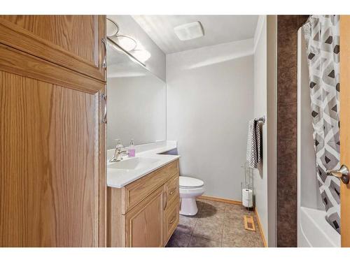 56 Covepark Mews Ne, Calgary, AB - Indoor Photo Showing Bathroom