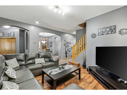 56 Covepark Mews Ne, Calgary, AB - Indoor Photo Showing Living Room