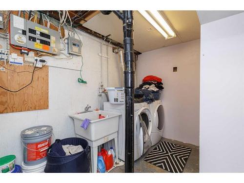 424 Pinegreen Close Ne, Calgary, AB - Indoor Photo Showing Laundry Room