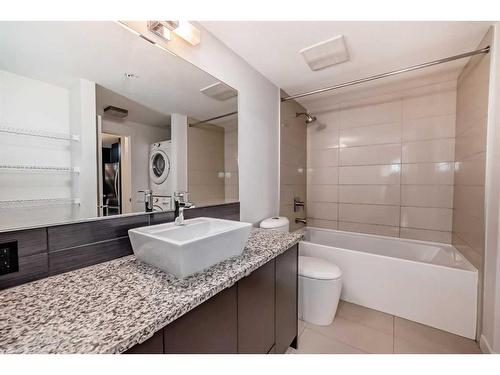 121-Aspenmont Heights Sw, Calgary, AB - Indoor Photo Showing Bathroom