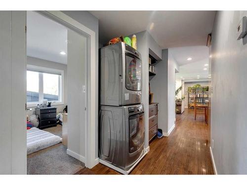 711 Parkwood Way Se, Calgary, AB - Indoor Photo Showing Laundry Room