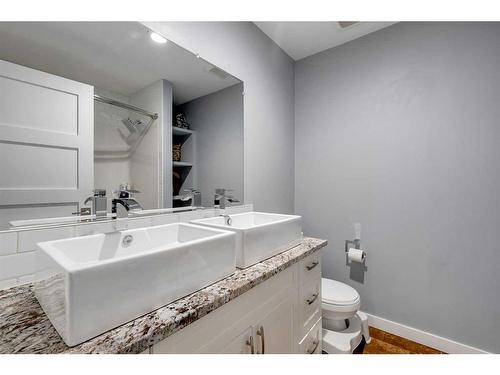 711 Parkwood Way Se, Calgary, AB - Indoor Photo Showing Bathroom