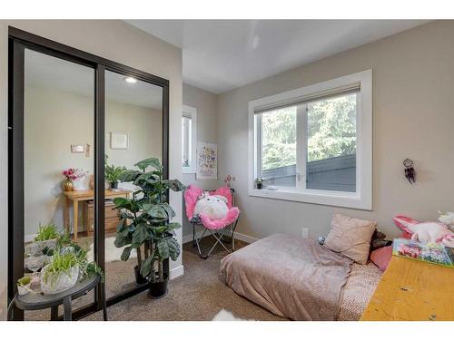 711 Parkwood Way Se, Calgary, AB - Indoor Photo Showing Bedroom