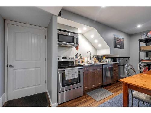 711 Parkwood Way Se, Calgary, AB - Indoor Photo Showing Kitchen