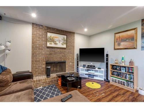 711 Parkwood Way Se, Calgary, AB - Indoor With Fireplace