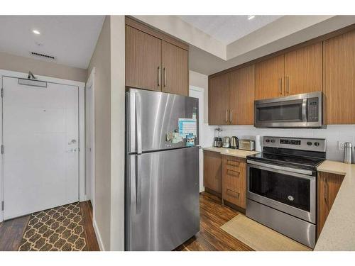 307-605 17 Avenue Nw, Calgary, AB - Indoor Photo Showing Kitchen