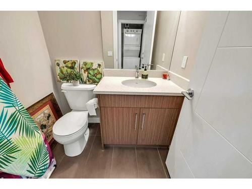 307-605 17 Avenue Nw, Calgary, AB - Indoor Photo Showing Bathroom
