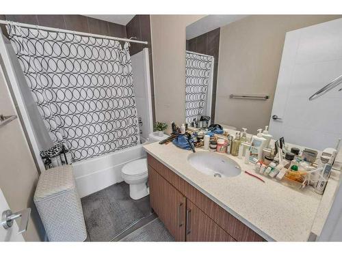 307-605 17 Avenue Nw, Calgary, AB - Indoor Photo Showing Bathroom