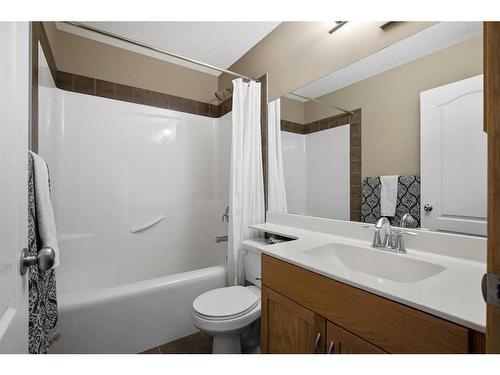 438 Silverado Boulevard Sw, Calgary, AB - Indoor Photo Showing Bathroom