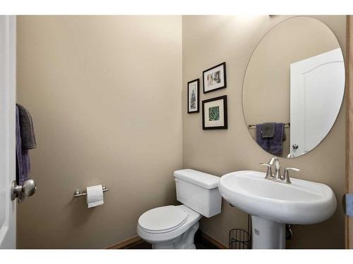 438 Silverado Boulevard Sw, Calgary, AB - Indoor Photo Showing Bathroom