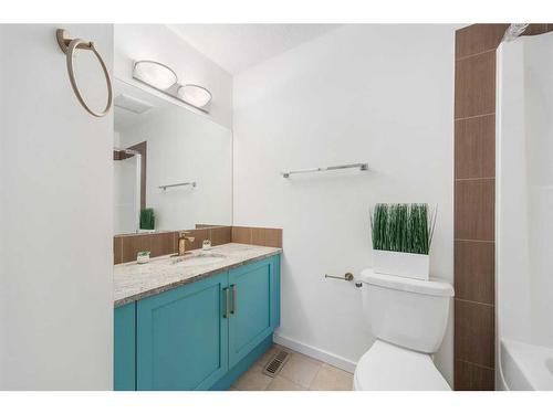 260 New Brighton Row Se, Calgary, AB - Indoor Photo Showing Bathroom