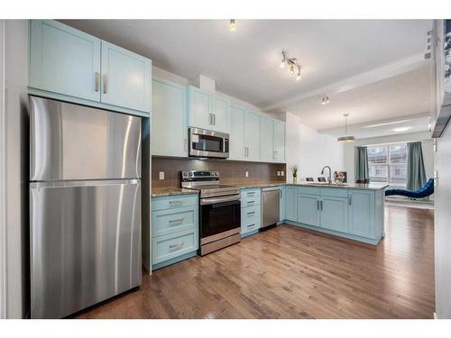 260 New Brighton Row Se, Calgary, AB - Indoor Photo Showing Kitchen