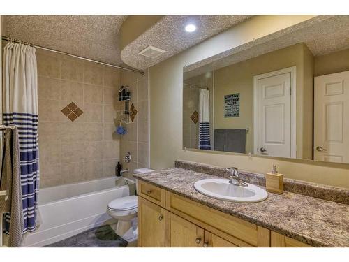 204-1424 22 Avenue Sw, Calgary, AB - Indoor Photo Showing Bathroom