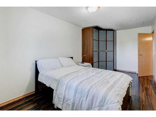 1025-3235 56 Street Ne, Calgary, AB - Indoor Photo Showing Bedroom
