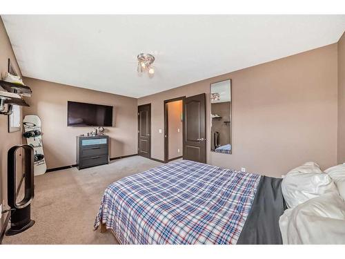 72 Somervale Park Sw, Calgary, AB - Indoor Photo Showing Bedroom