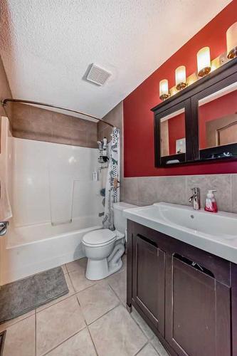 72 Somervale Park Sw, Calgary, AB - Indoor Photo Showing Bathroom