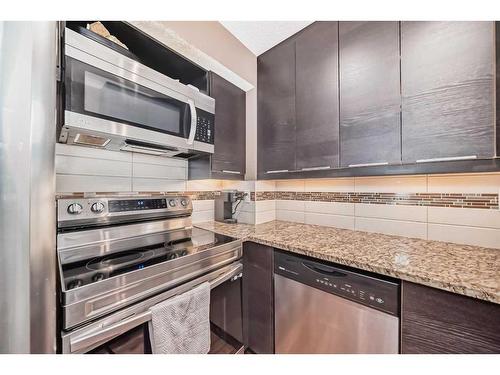 72 Somervale Park Sw, Calgary, AB - Indoor Photo Showing Kitchen