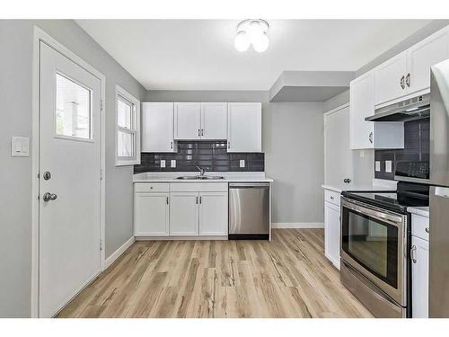 574 Killarney Glen Court Sw, Calgary, AB - Indoor Photo Showing Kitchen With Stainless Steel Kitchen With Double Sink