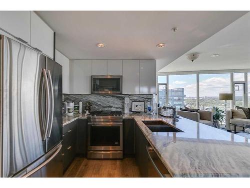 2902-510 6 Avenue Se, Calgary, AB - Indoor Photo Showing Kitchen With Stainless Steel Kitchen With Double Sink With Upgraded Kitchen