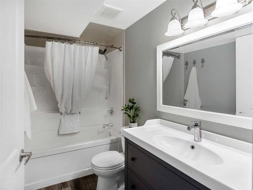 611 Markerville Road Ne, Calgary, AB - Indoor Photo Showing Bathroom