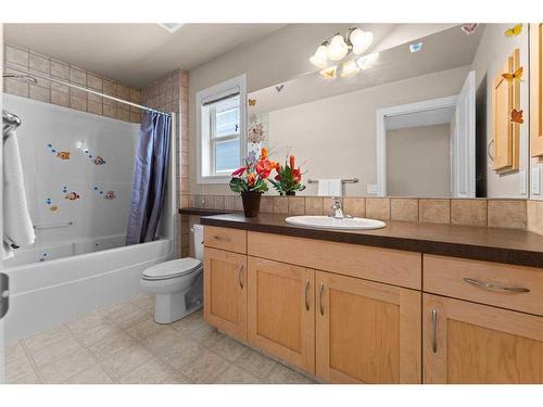 101 Covepark Crescent Ne, Calgary, AB - Indoor Photo Showing Bathroom