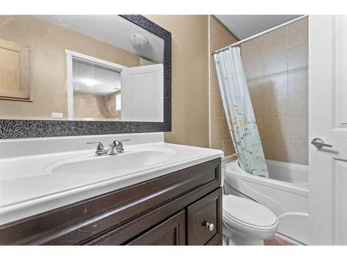 101 Covepark Crescent Ne, Calgary, AB - Indoor Photo Showing Bathroom