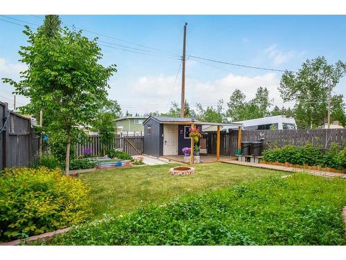 7206 Silver Mead Road Nw, Calgary, AB - Outdoor With Backyard
