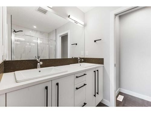29 Walgrove Passage Se, Calgary, AB - Indoor Photo Showing Bathroom