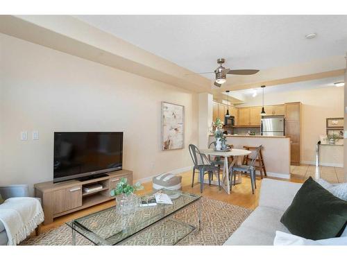 410-208 Holy Cross Sw, Calgary, AB - Indoor Photo Showing Living Room