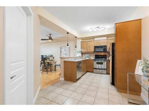 410-208 Holy Cross Sw, Calgary, AB - Indoor Photo Showing Kitchen