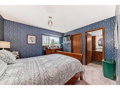 84 Deersaxon Circle Se, Calgary, AB - Indoor Photo Showing Bedroom
