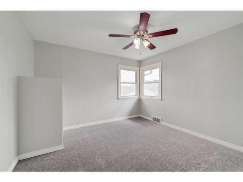 7428 26A Street Se, Calgary, AB - Indoor Photo Showing Other Room