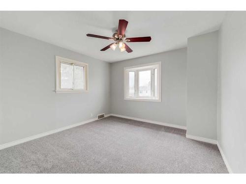 7428 26A Street Se, Calgary, AB - Indoor Photo Showing Other Room