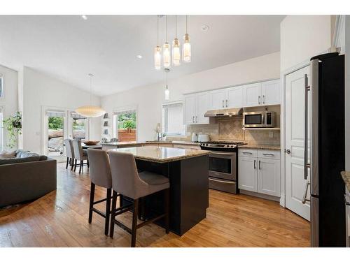 78 Sienna Park Place Sw, Calgary, AB - Indoor Photo Showing Kitchen With Upgraded Kitchen