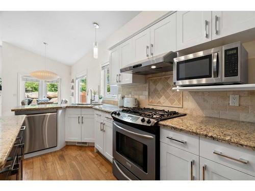 78 Sienna Park Place Sw, Calgary, AB - Indoor Photo Showing Kitchen With Upgraded Kitchen
