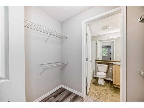 1225-60 Panatella Street Nw, Calgary, AB - Indoor Photo Showing Bathroom