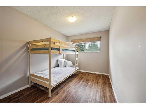 6315 Dalton Drive Nw, Calgary, AB - Indoor Photo Showing Bedroom