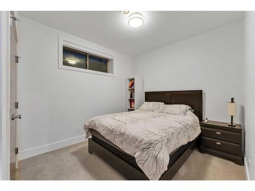 220A 10 Street Ne, Calgary, AB - Indoor Photo Showing Bedroom