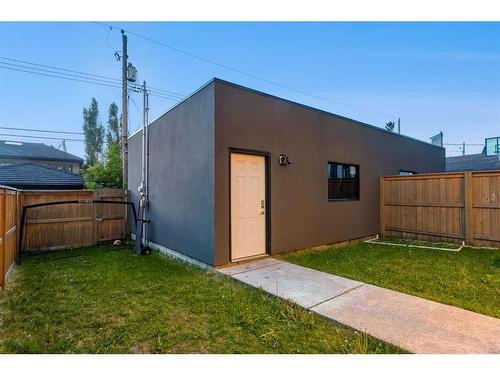 220A 10 Street Ne, Calgary, AB - Outdoor