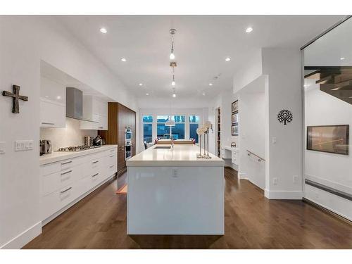 220A 10 Street Ne, Calgary, AB - Indoor Photo Showing Kitchen